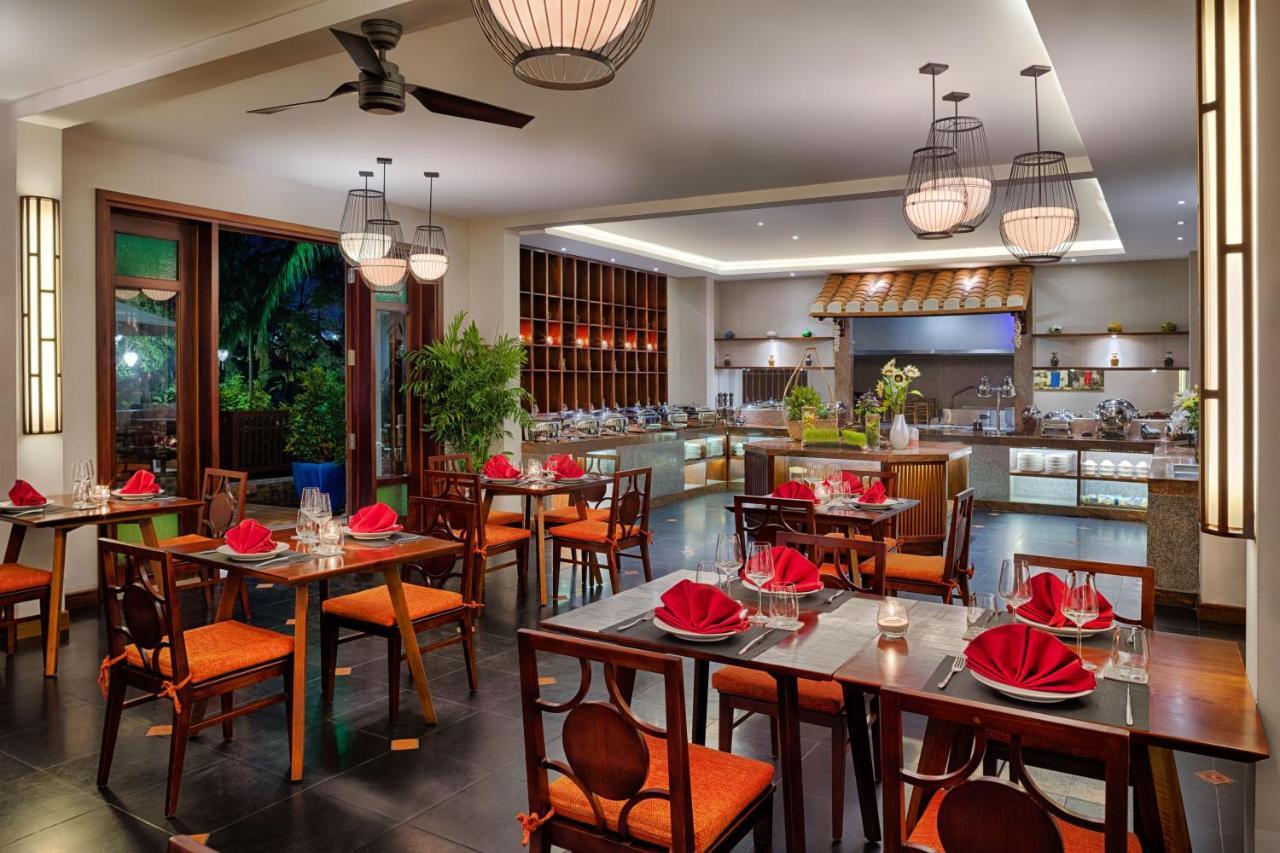Rivertown Hoi An Resort & Spa Esterno foto The restaurant at the hotel