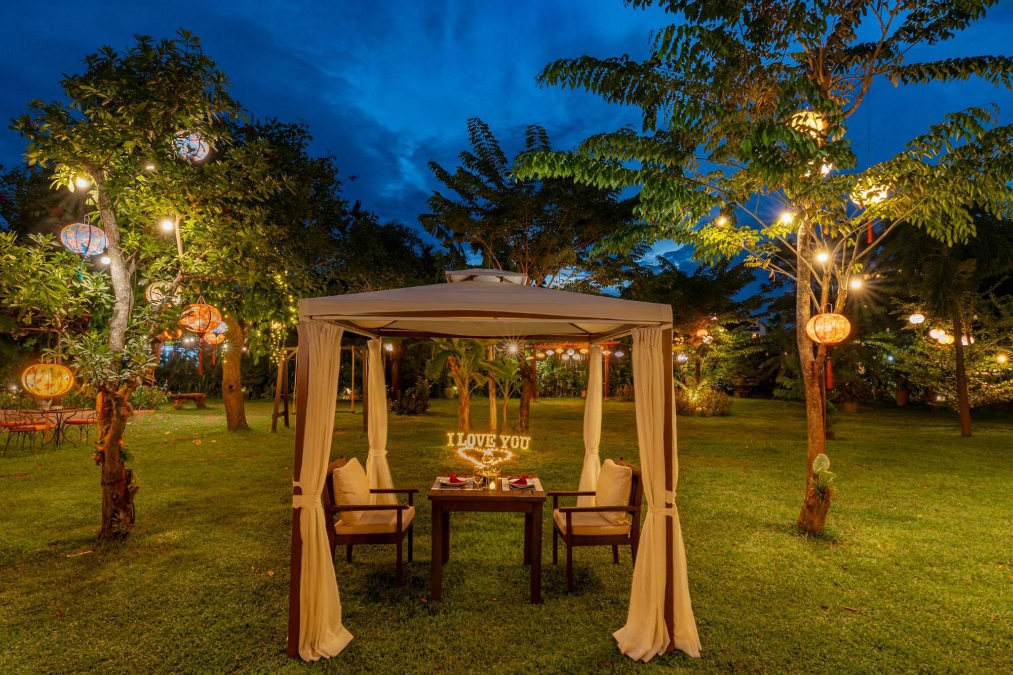 Rivertown Hoi An Resort & Spa Esterno foto The Garden at The Royal