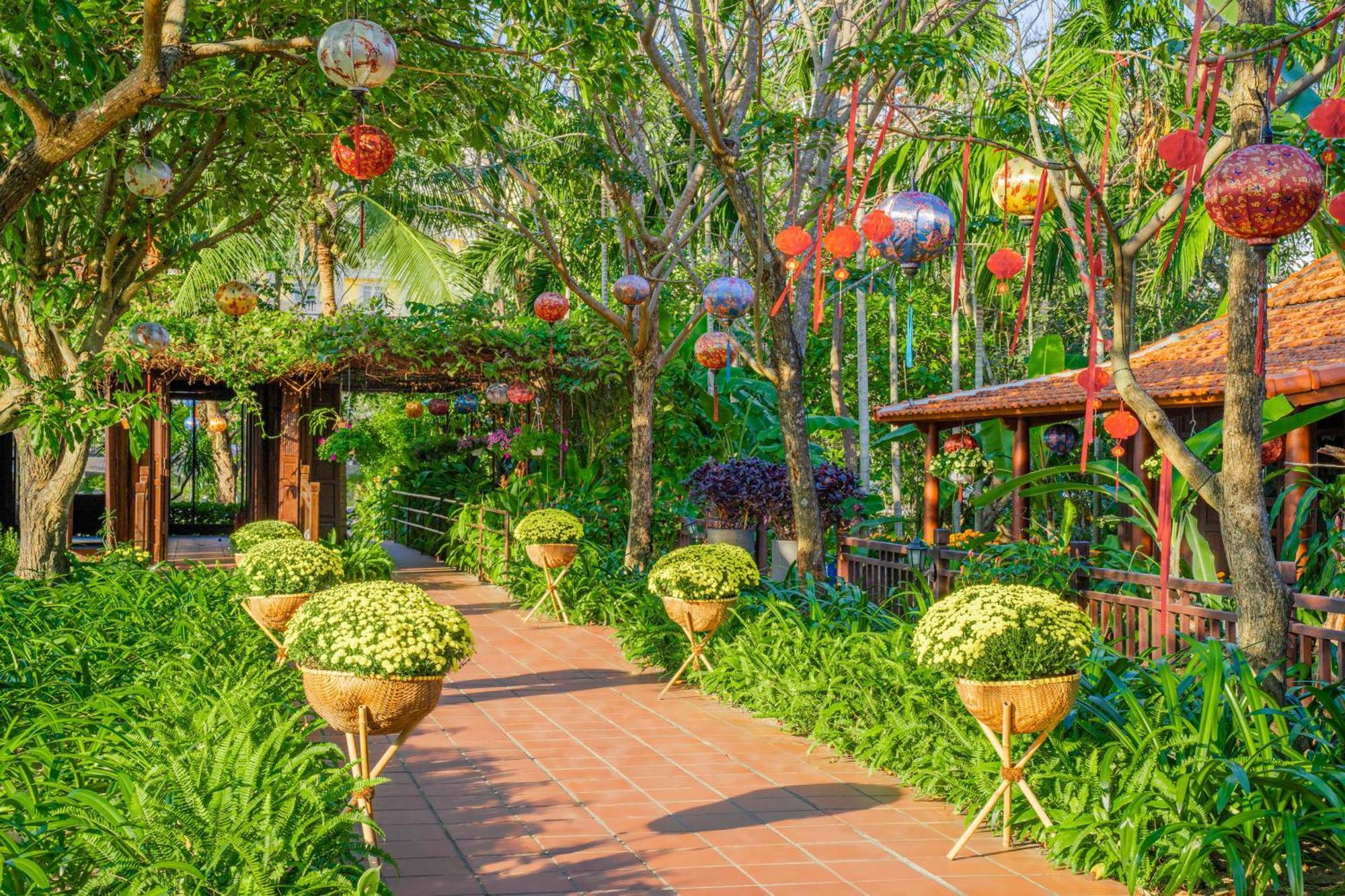Rivertown Hoi An Resort & Spa Esterno foto The path of the resort
